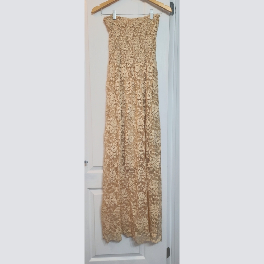 Romeo & Juliet Couture sleeveless lace maxi dress